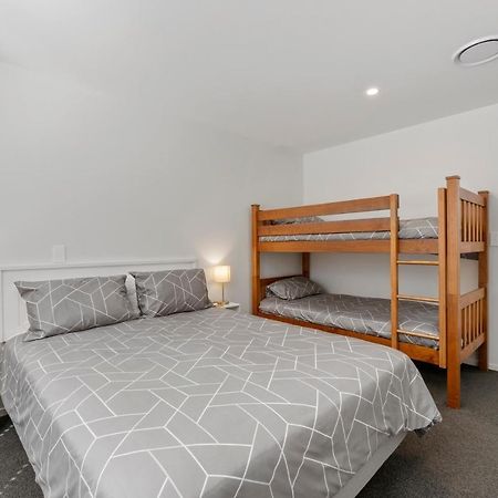 Lakeview Terrace - Taupo Holiday Home ภายนอก รูปภาพ