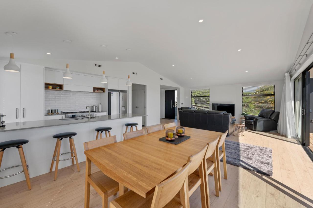 Lakeview Terrace - Taupo Holiday Home ภายนอก รูปภาพ