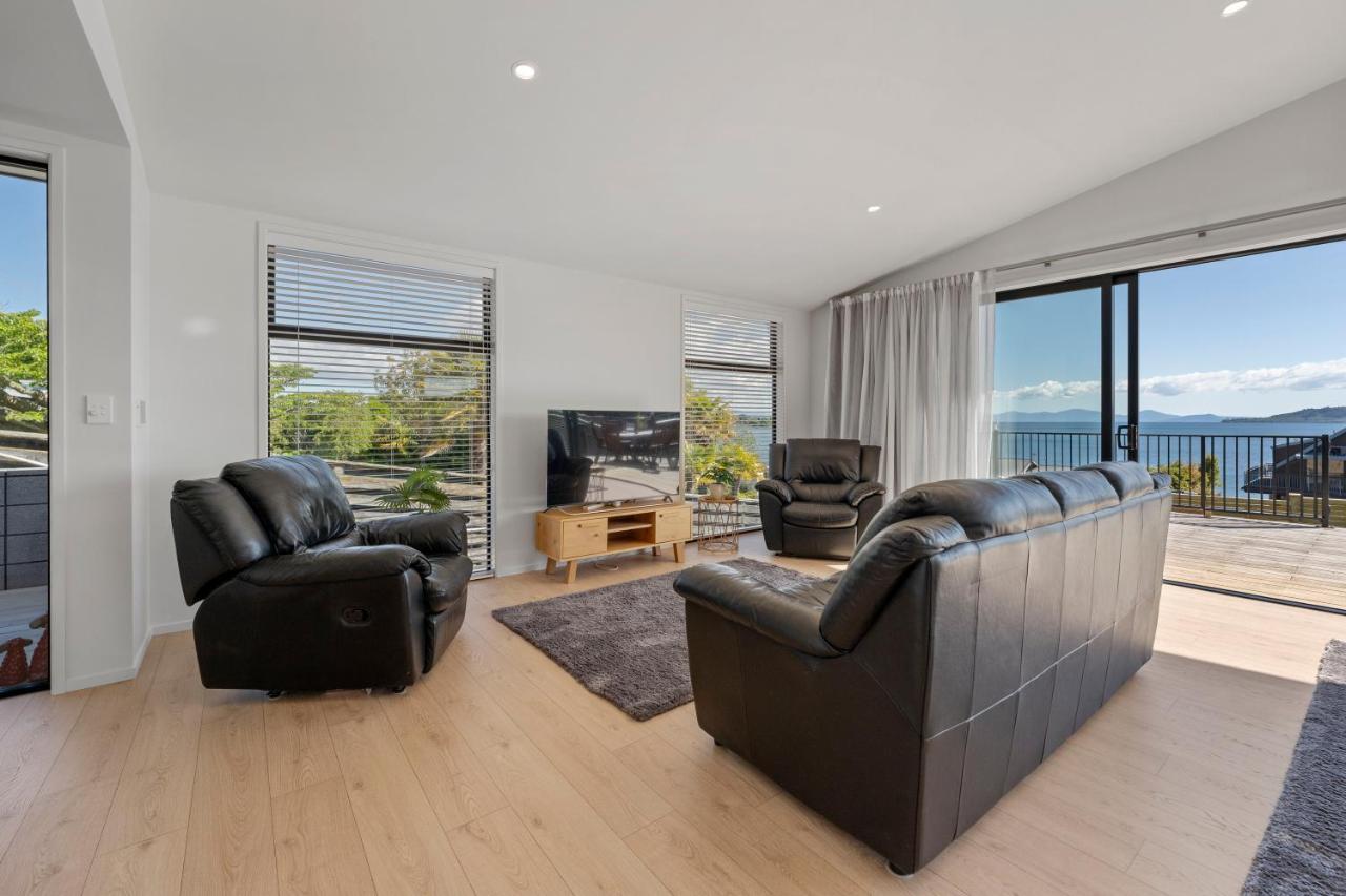 Lakeview Terrace - Taupo Holiday Home ภายนอก รูปภาพ