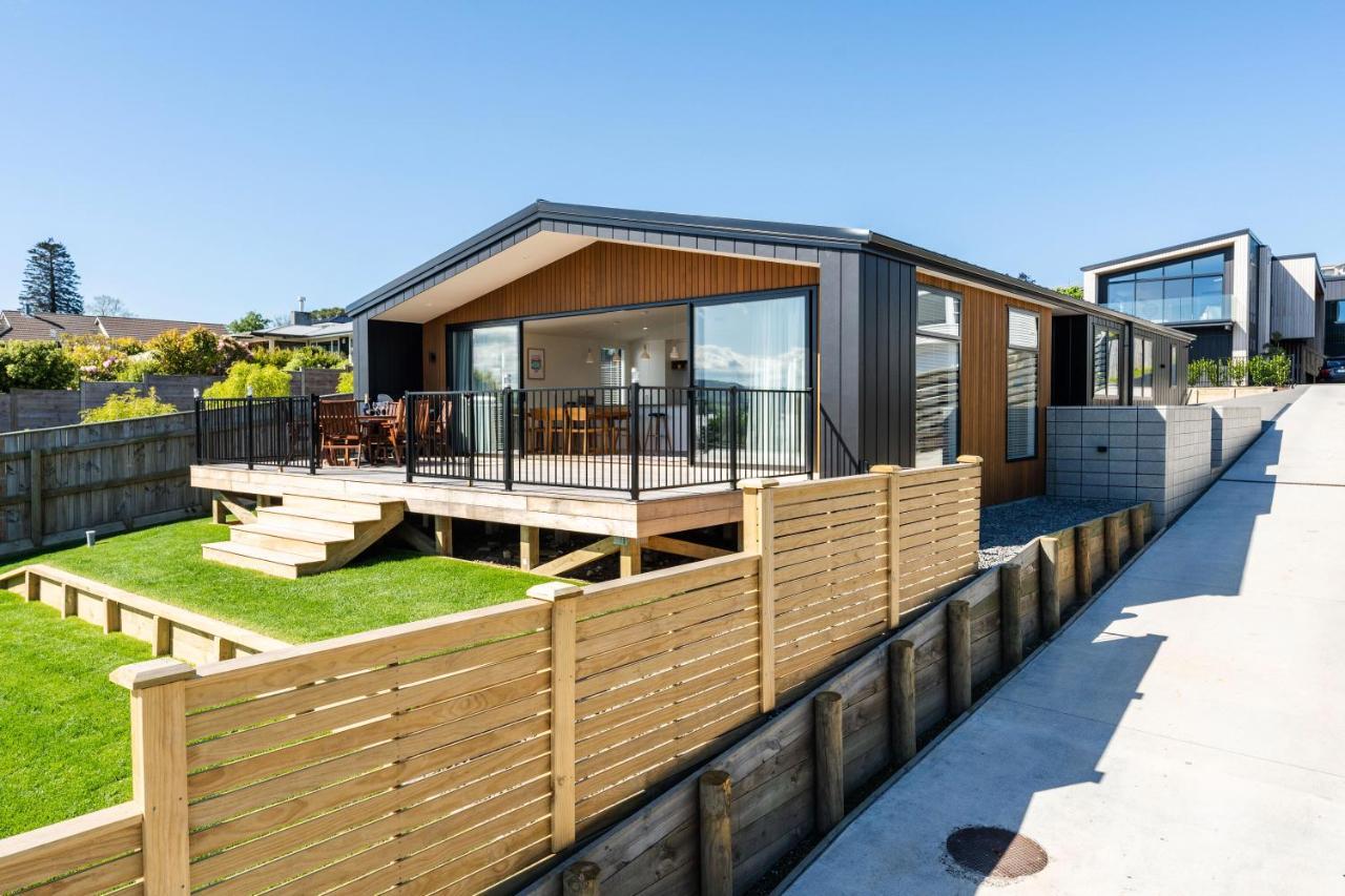 Lakeview Terrace - Taupo Holiday Home ภายนอก รูปภาพ
