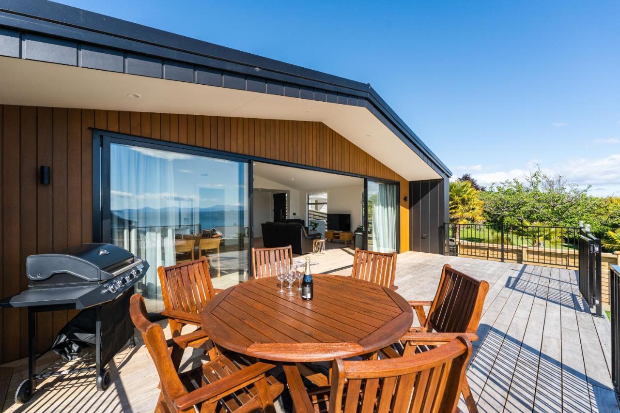 Lakeview Terrace - Taupo Holiday Home ภายนอก รูปภาพ