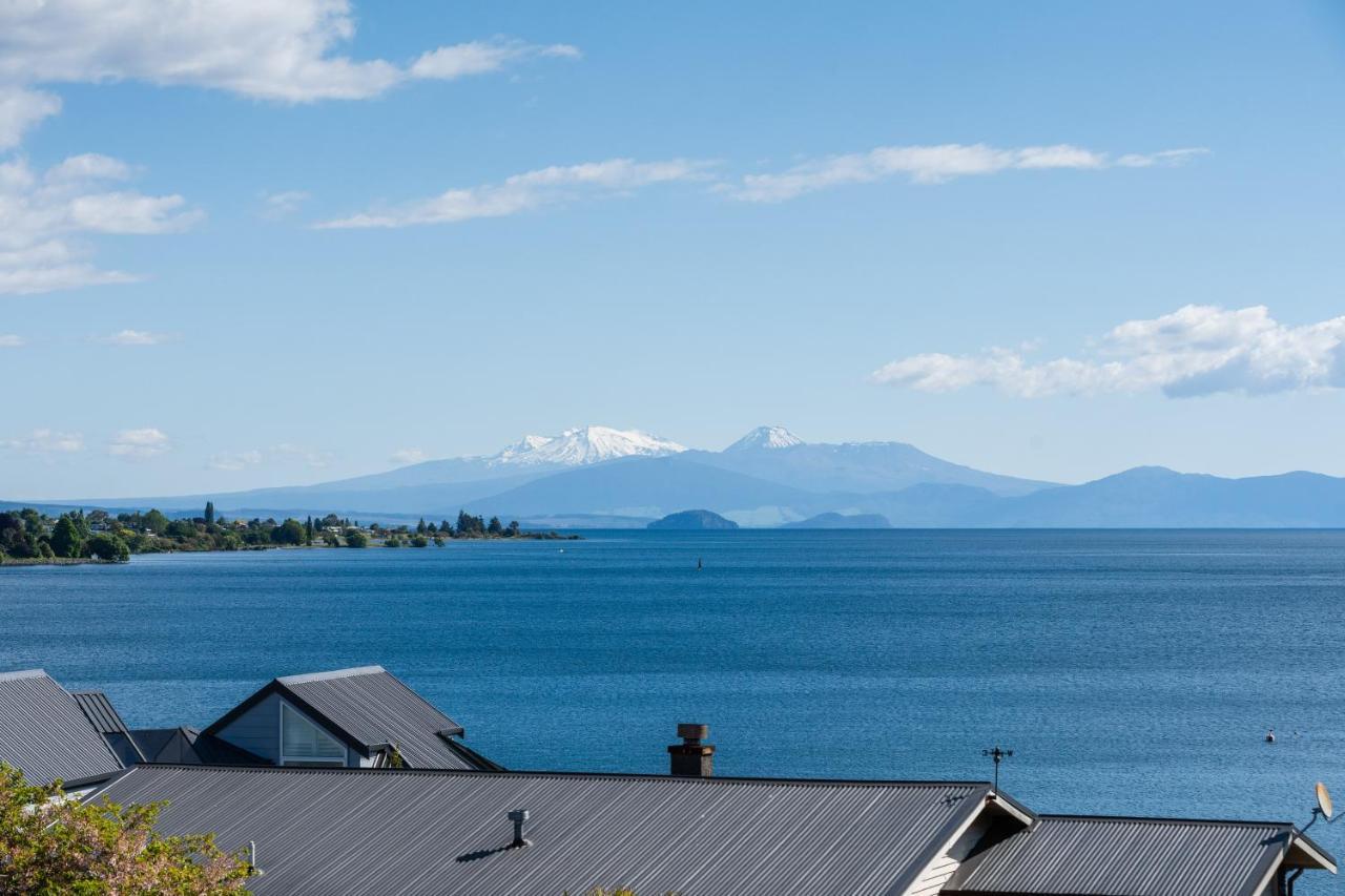 Lakeview Terrace - Taupo Holiday Home ภายนอก รูปภาพ