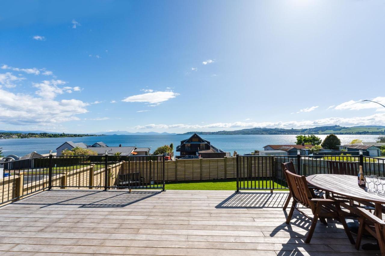 Lakeview Terrace - Taupo Holiday Home ภายนอก รูปภาพ