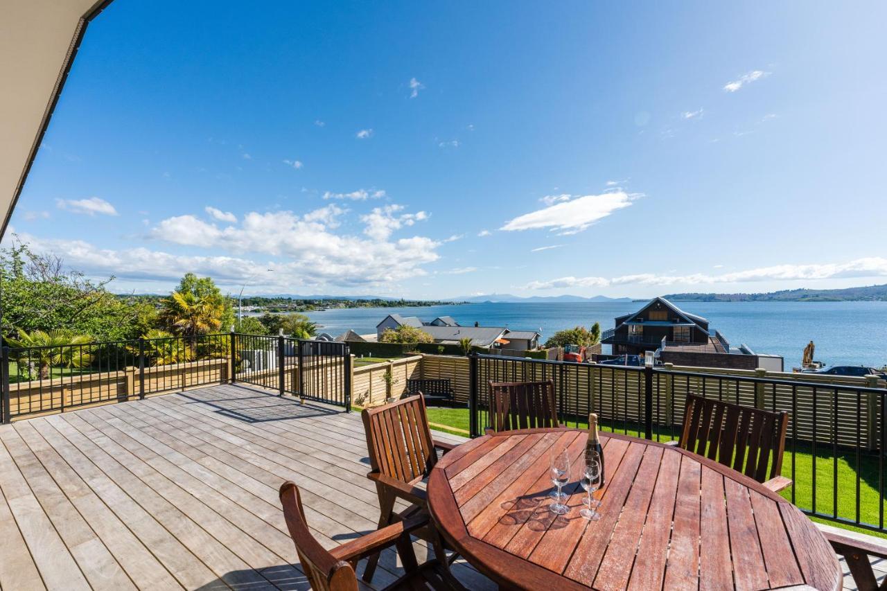 Lakeview Terrace - Taupo Holiday Home ภายนอก รูปภาพ
